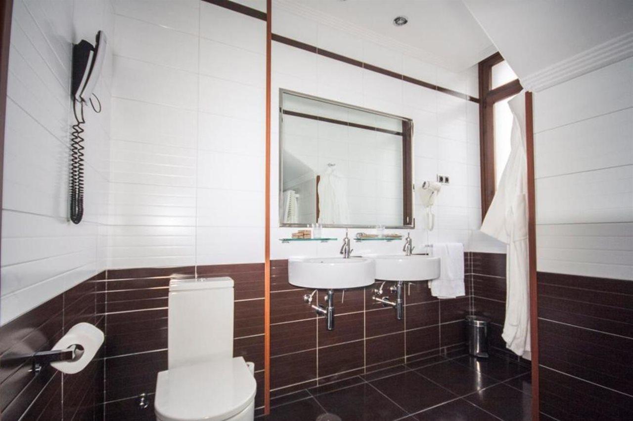 Hospedium Hotel La Casona Del Conde Noreña Εξωτερικό φωτογραφία