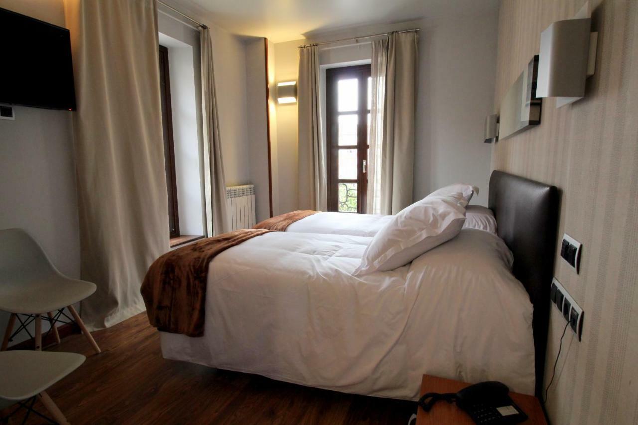 Hospedium Hotel La Casona Del Conde Noreña Εξωτερικό φωτογραφία