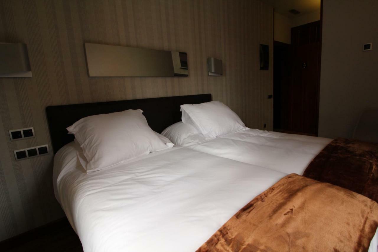 Hospedium Hotel La Casona Del Conde Noreña Εξωτερικό φωτογραφία