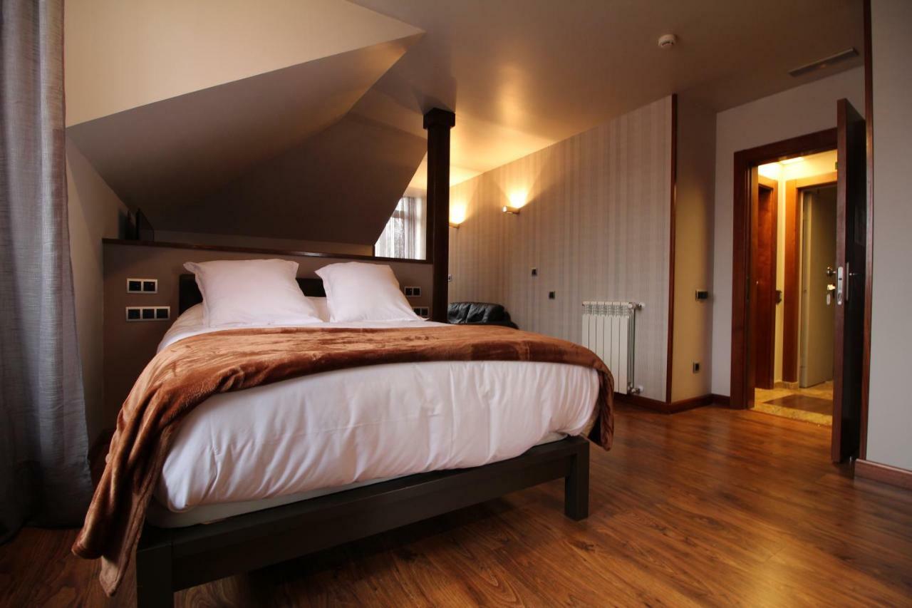 Hospedium Hotel La Casona Del Conde Noreña Εξωτερικό φωτογραφία